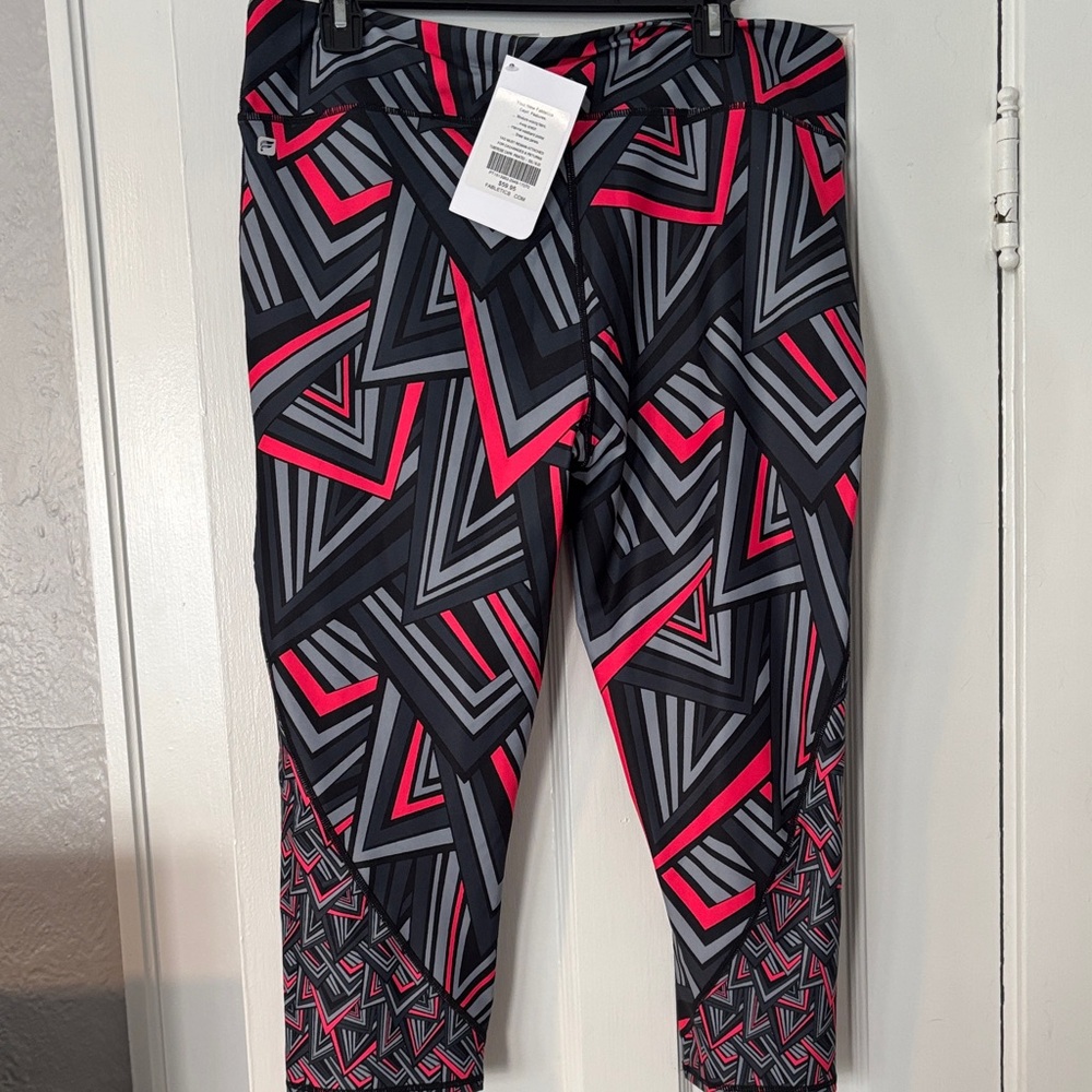 BNWT Fabletics Geometric Capri - Picture 2 of 2